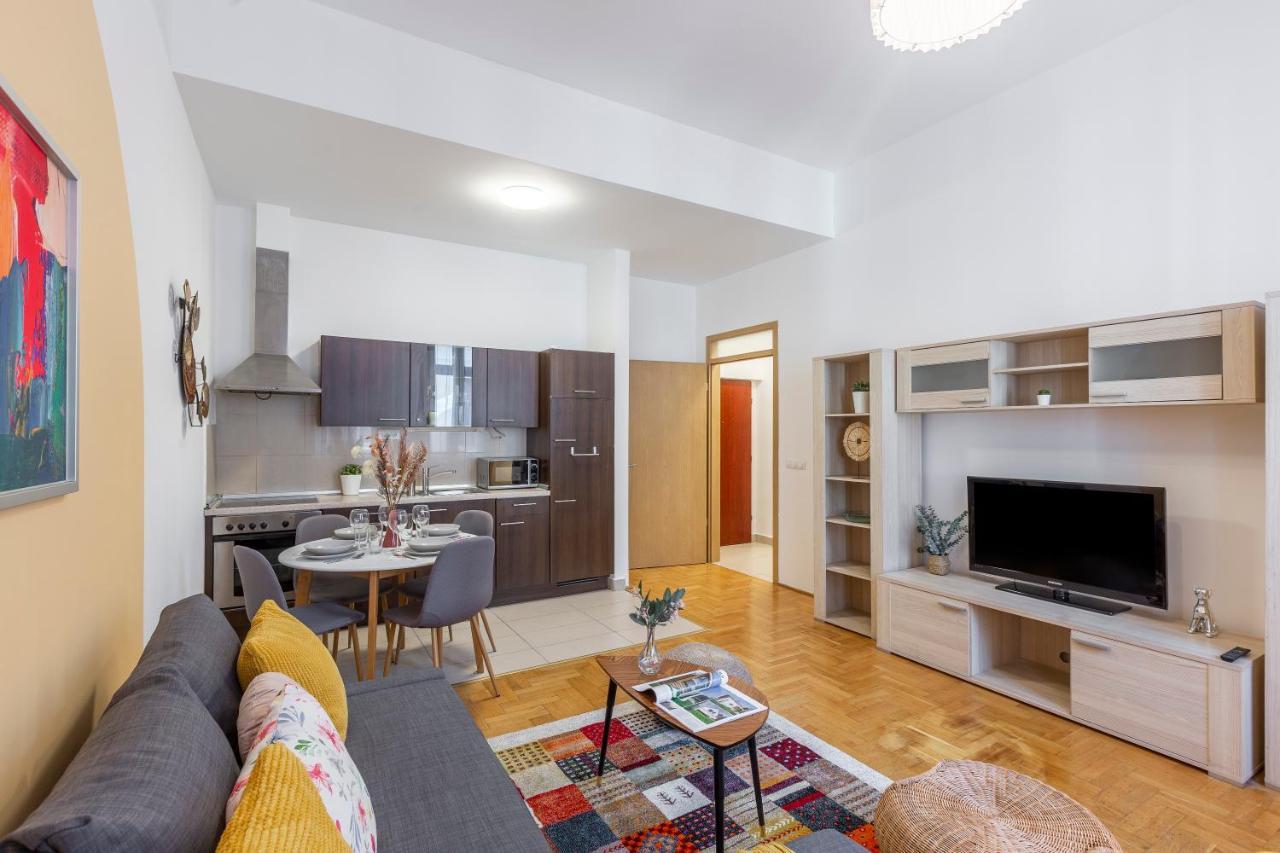 Central Gozsdu Apartment In The Party Street Budapeste Exterior foto