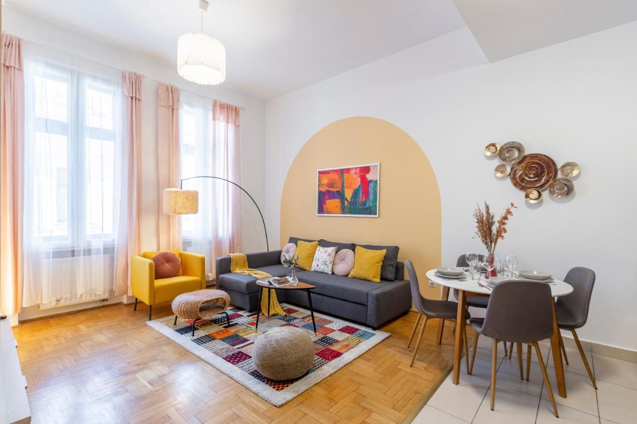 Central Gozsdu Apartment In The Party Street Budapeste Exterior foto